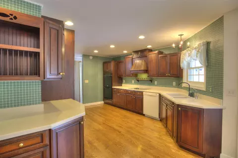 Kitchen - 4890 Mill, Jackson, MI 49201 photo 5 of 11