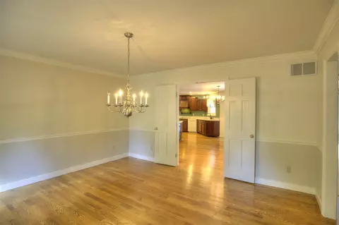 Dining - 4890 Mill, Jackson, MI 49201 photo 1 of 2