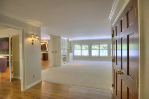 Living - 4890 Mill, Jackson, MI 49201 photo 3 of 11