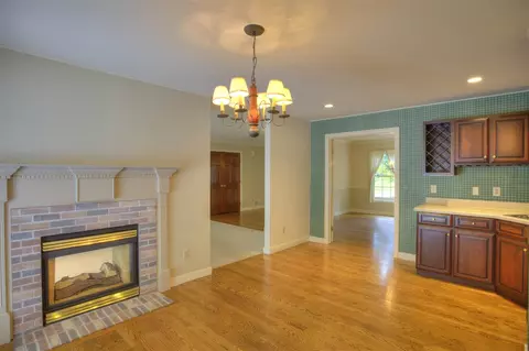 Dining - 4890 Mill, Jackson, MI 49201 photo 2 of 2