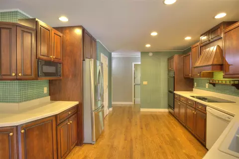 Kitchen - 4890 Mill, Jackson, MI 49201 photo 7 of 11