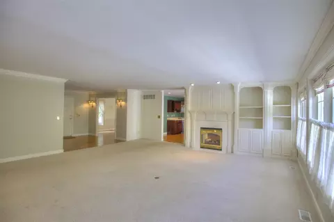 Living - 4890 Mill, Jackson, MI 49201 photo 7 of 11