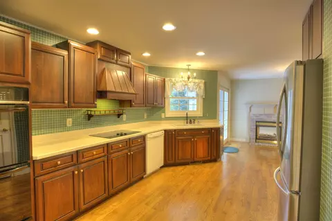 Kitchen - 4890 Mill, Jackson, MI 49201 photo 9 of 11