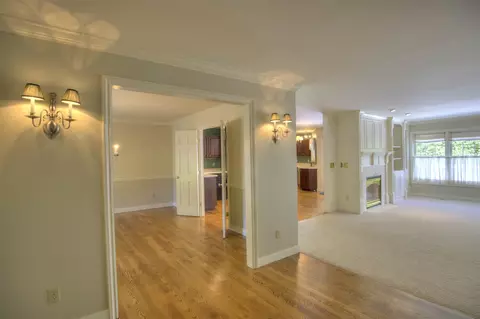 Living - 4890 Mill, Jackson, MI 49201 photo 2 of 11