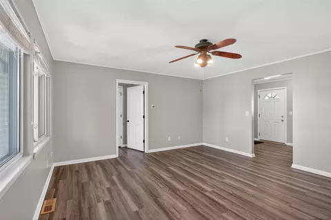 Living - 11939 Greenbriar, Jerome, MI 49249 photo 4 of 9