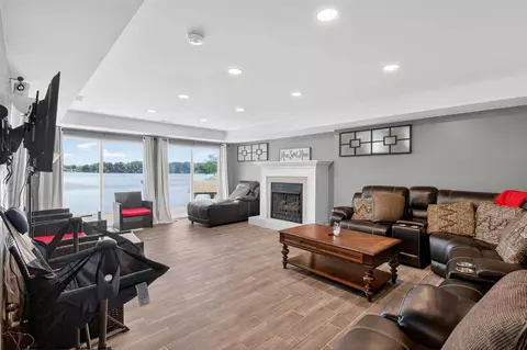 Living - 11939 Greenbriar, Jerome, MI 49249 photo 6 of 9