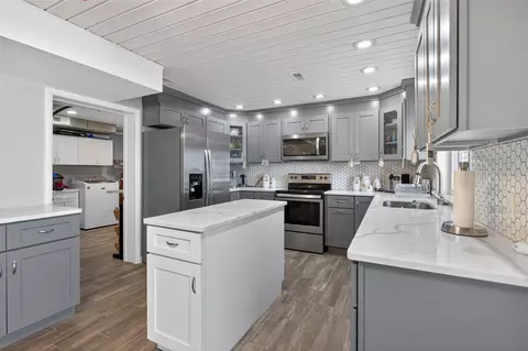 Kitchen - 11939 Greenbriar, Jerome, MI 49249 photo 3 of 4