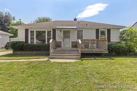 2141 Avon, Wyoming, MI 49519