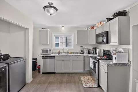 Kitchen - 813 Backus, Jackson, MI 49202 photo 1 of 2