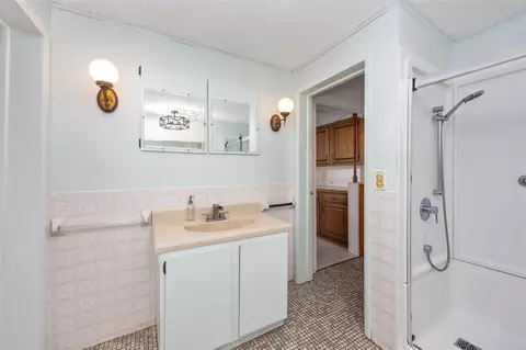 Bath - 122 Elm, Carson City, MI 48811 photo 1 of 3