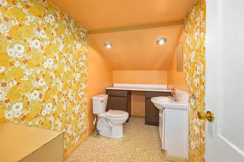 Bath - 122 Elm, Carson City, MI 48811 photo 3 of 3