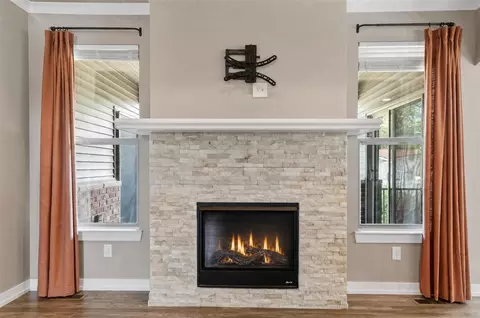 Living - 23110 Merlene, Macomb, MI 48042 photo 4 of 7