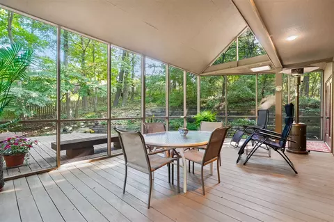1828 Greenlawn, Kalamazoo, MI 49006