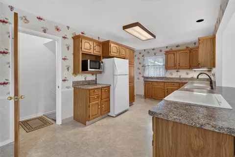 Kitchen - 1521 Jericho, Jackson, MI 49203 photo 4 of 6