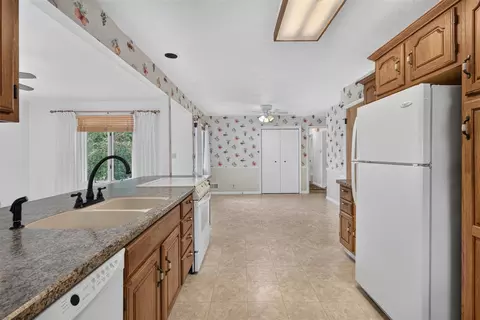 Kitchen - 1521 Jericho, Jackson, MI 49203 photo 6 of 6