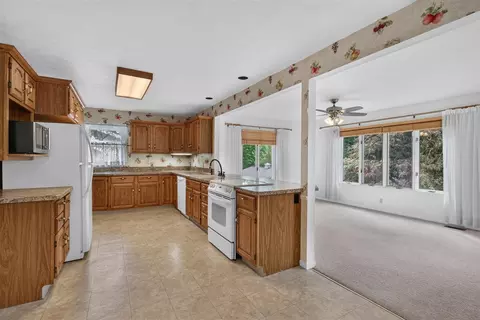 Kitchen - 1521 Jericho, Jackson, MI 49203 photo 3 of 6