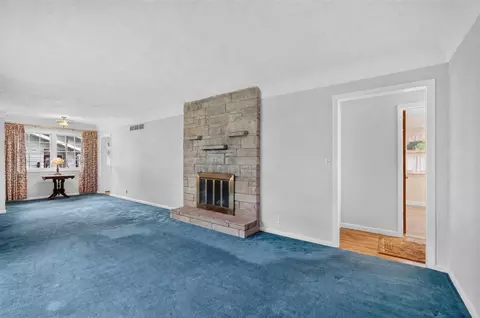 Living - 1521 Jericho, Jackson, MI 49203 photo 6 of 7