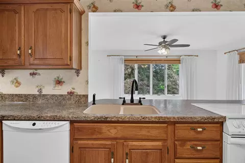 Kitchen - 1521 Jericho, Jackson, MI 49203 photo 5 of 6