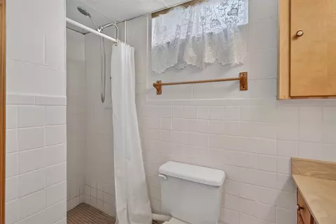 Bath - 1521 Jericho, Jackson, MI 49203 photo 4 of 5