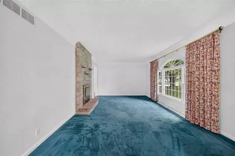 Living - 1521 Jericho, Jackson, MI 49203 photo 1 of 7