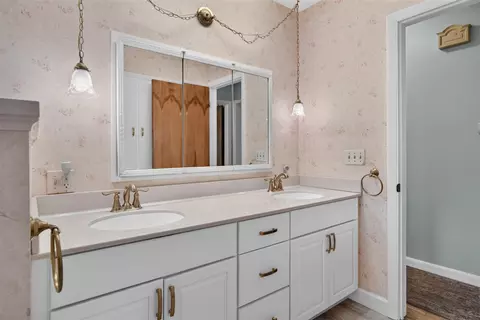Bath - 1521 Jericho, Jackson, MI 49203 photo 3 of 5