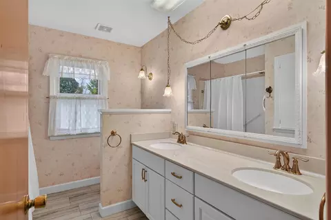 Bath - 1521 Jericho, Jackson, MI 49203 photo 1 of 5