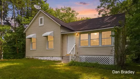 908 S Lafayette, Greenville, MI 48838