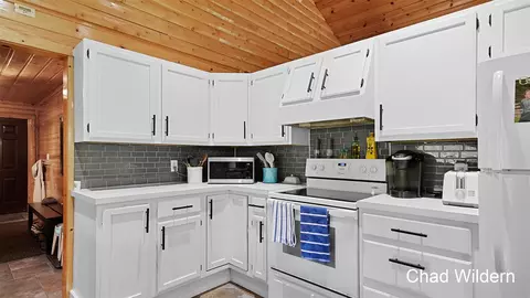 Kitchen - 7200 Knapp, Ada, MI 49301 photo 3 of 4