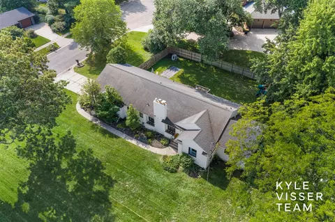 3030 Cascade, East Grand Rapids, MI 49506