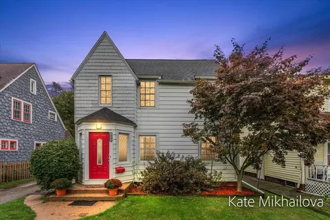 1825 Oakland, Kalamazoo, MI 49008