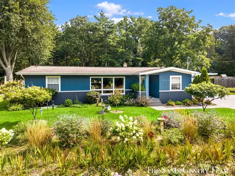 14942 Lakeshore, Grand Haven, MI 49417