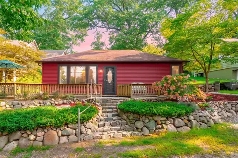 34120 Hillside, Paw Paw, MI 49079