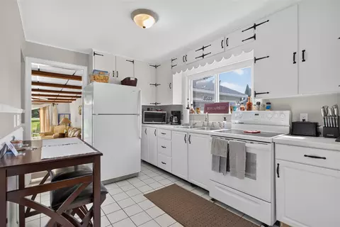 Kitchen - 3533 E Gordon, Spring Arbor, MI 49283 photo 3 of 3