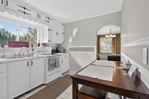Kitchen - 3533 E Gordon, Spring Arbor, MI 49283 photo 2 of 3