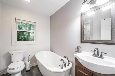 Bath - 525 Brewer, Marshall, MI 49068 photo 1 of 3