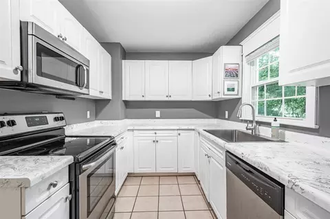 Kitchen - 525 Brewer, Marshall, MI 49068 photo 2 of 2