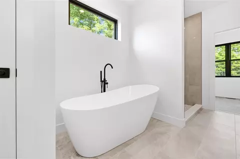 Bath - 7997 Bergin, Howell, MI 48843 photo 4 of 8