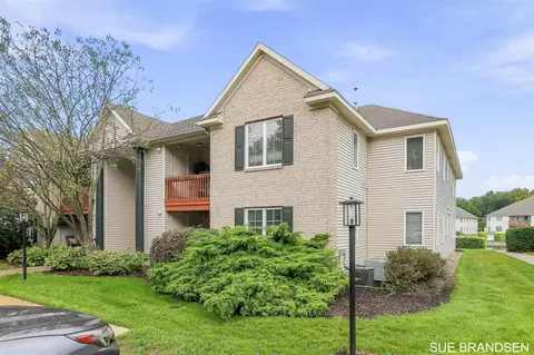 3122 W Crystal Waters #8, Holland, MI 49424