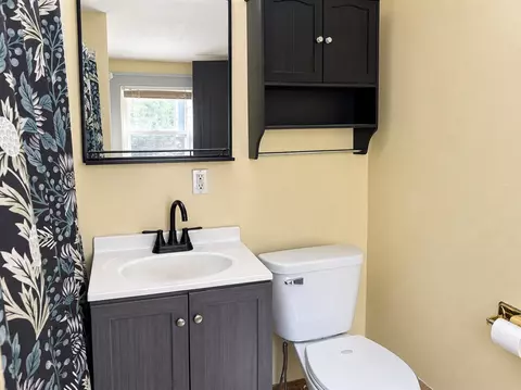 Bath - 3039 Overhill, Jackson, MI 49203 photo 1 of 3