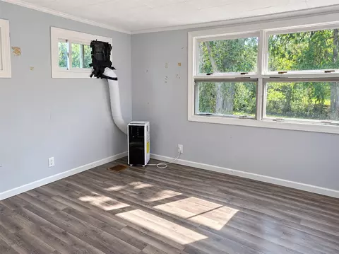 Living - 3039 Overhill, Jackson, MI 49203 photo 9 of 9