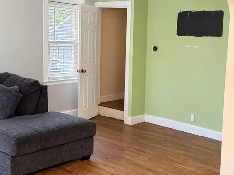Living - 3039 Overhill, Jackson, MI 49203 photo 2 of 9
