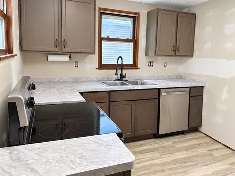 Kitchen - 3039 Overhill, Jackson, MI 49203 photo 2 of 2