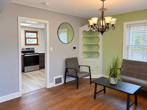 Living - 3039 Overhill, Jackson, MI 49203 photo 5 of 9