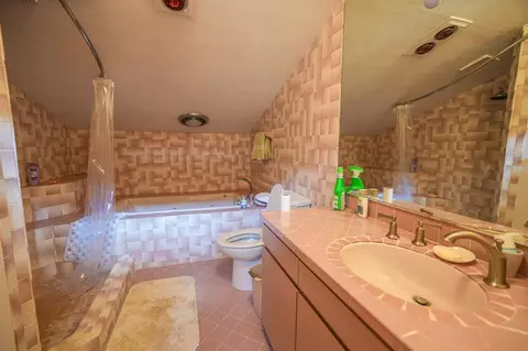 Bath - 5260 N Hockaday, Gladwin, MI 48624 photo 3 of 4