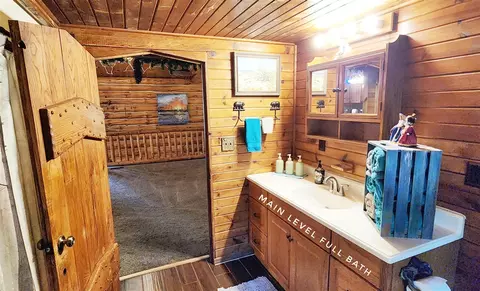 Bath - 9557 E Anthony, Branch, MI 49402 photo 3 of 10