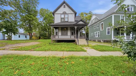 712 W Walnut, Kalamazoo, MI 49007