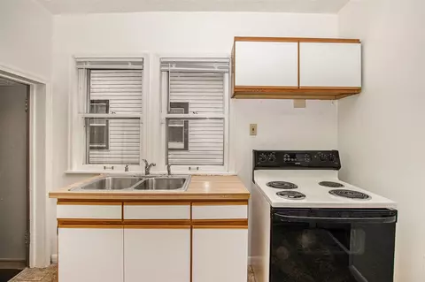 Kitchen - 209 E Mount Hope, Lansing, MI 48910 photo 1 of 2