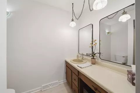 Bath - 1829 N Sandstone, Jackson, MI 49201 photo 2 of 2