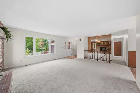 Living - 1829 N Sandstone, Jackson, MI 49201 photo 5 of 6