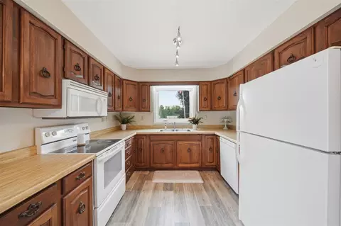 Kitchen - 1829 N Sandstone, Jackson, MI 49201 photo 2 of 3